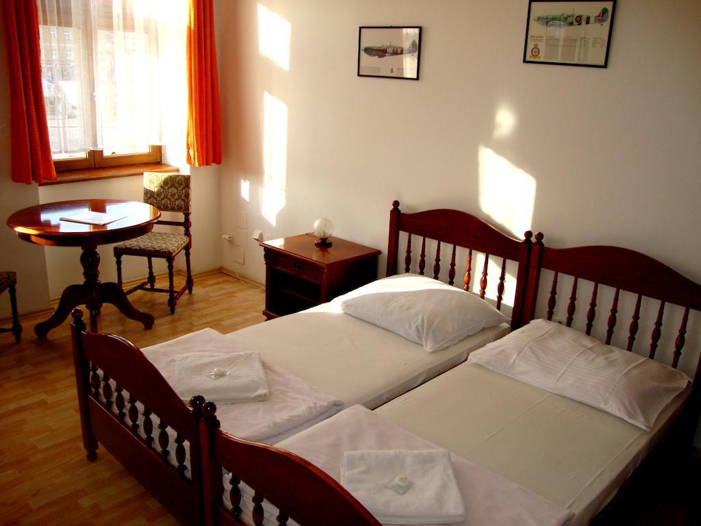 Penzion Aviatik Čáslav Exterior foto